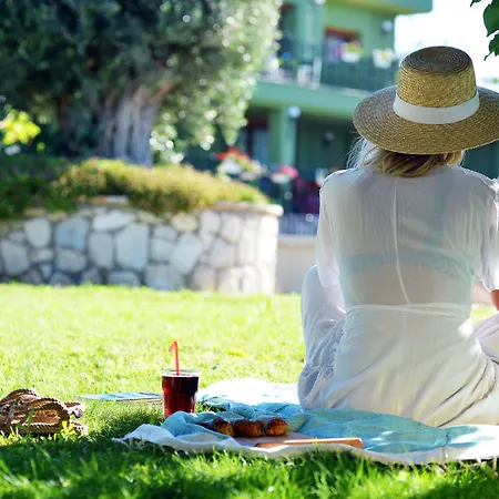 Bed & Breakfast Belizi 4*